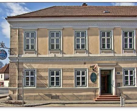 Gasthof Manhalter Pitten ภายนอก รูปภาพ